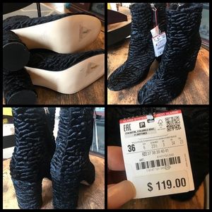 Gorgeous Zara boots. So soft and w a wavy look